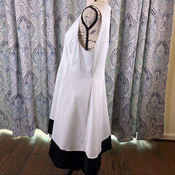 Donna Karan New York White Sleeveless Dress with Black Trim - Picture 4 of 6